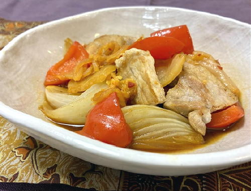 今日のキムチ料理レシピ：豚肉とパプリカとキムチのカレー醤油煮込み