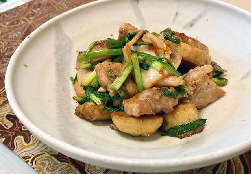 今日のキムチ料理レシピ：豚肉と里芋のキムチ炒め