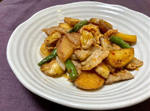 今日のキムチ料理レシピ：豚肉とじゃがいものキムチ炒め
