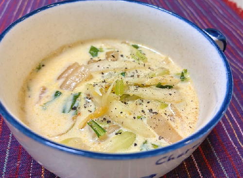 今日のキムチ料理レシピ：セロリとキムチのミルクスープ