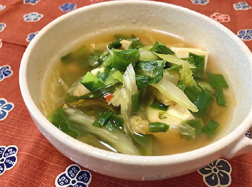 今日のキムチ料理レシピ：セロリと豆腐のキムチスープ