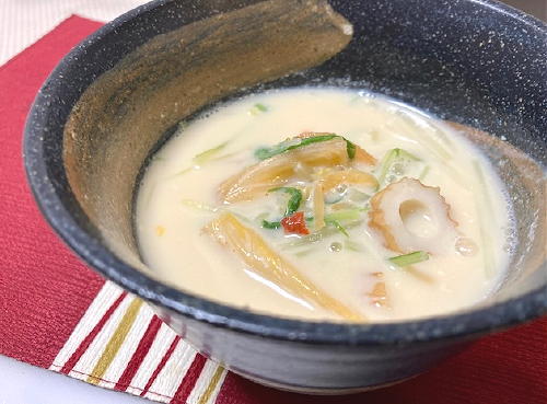 今日のキムチ料理レシピ：竹輪とキムチの豆乳汁