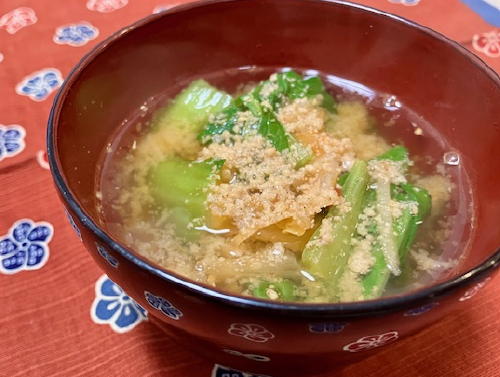 今日のキムチ料理レシピ：青梗菜とキムチのお味噌汁