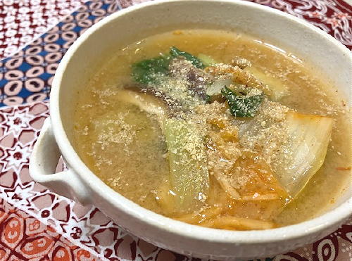 今日のキムチ料理レシピ：青梗菜とキムチのすりごま味噌汁