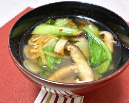 今日のキムチ料理レシピ：青梗菜とキムチのお吸い物
