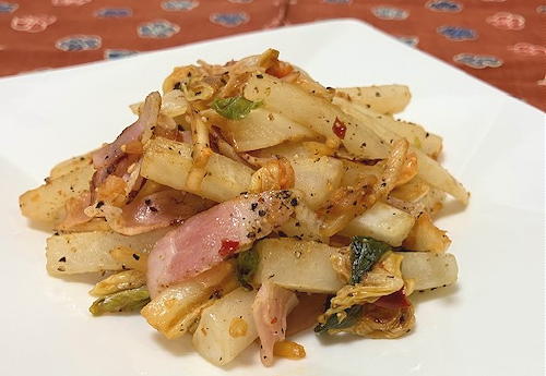 今日のキムチ料理レシピ：大根とベーコンのキムチ炒め