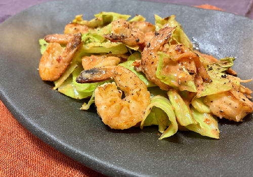 今日のキムチ料理レシピ：エビとキャベツのピリ辛ケチャマヨ炒め