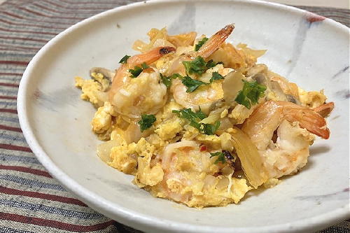 今日のキムチ料理レシピ：エビとキムチの卵炒め