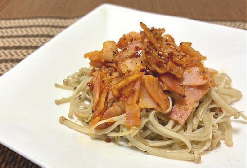 今日のキムチ料理レシピ：ピリ辛ベーコンエノキ