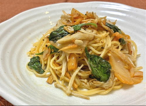 今日のキムチ料理レシピ：エノキのキムチパスタ