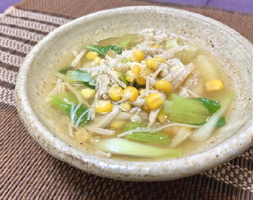 今日のキムチ料理レシピ：エノキと青梗菜のキムチスープ煮