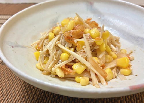 今日のキムチ料理レシピ：エノキとコーンのキムチ和え