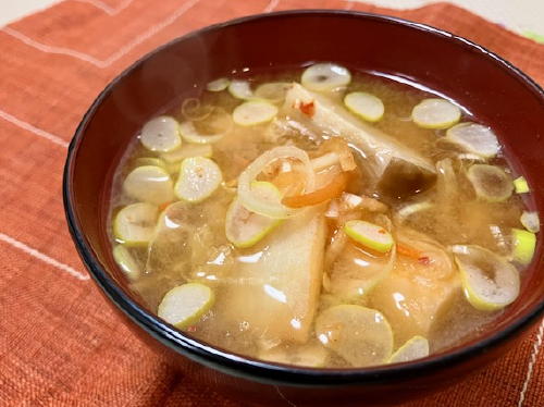 今日のキムチ料理レシピ：エリンギとキムチの味噌汁