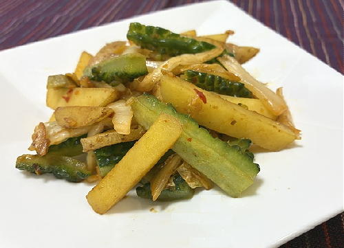今日のキムチ料理レシピ：ゴーヤーとじゃがいものキムチソース炒め