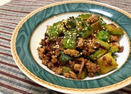 今日のキムチ料理レシピ：ゴーヤのピリ辛ひき肉炒め