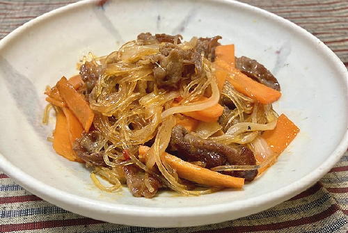 今日のキムチ料理レシピ：牛肉とにんじんの甘辛春雨