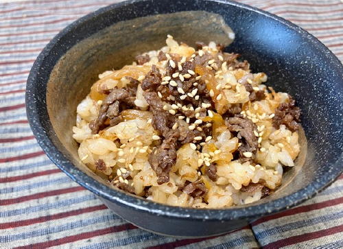 今日のキムチ料理レシピ：牛肉とキムチの混ぜご飯