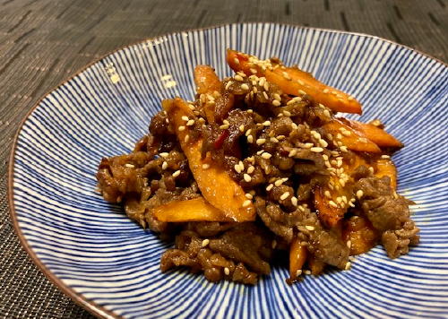 今日のキムチ料理レシピ：牛肉と人参のピリ辛ゴマみそ炒め
