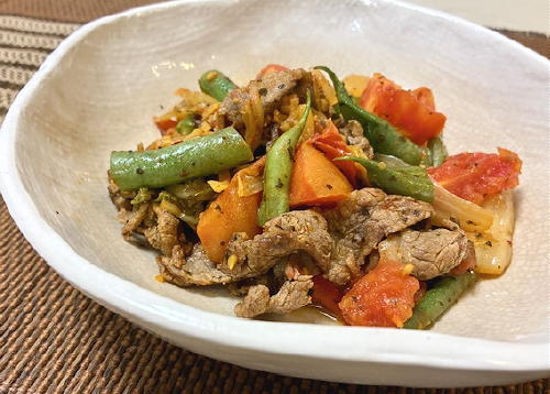今日のキムチ料理レシピ：牛肉とトマトのキムチバジル炒め