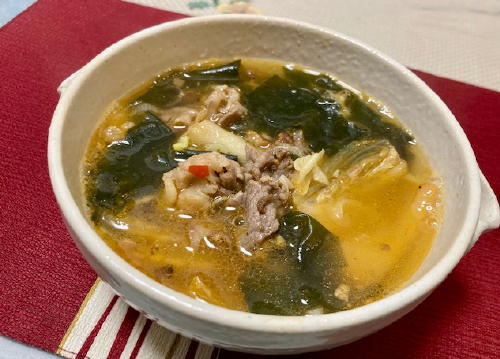 今日のキムチ料理レシピ：牛肉とわかめのキムチスープ