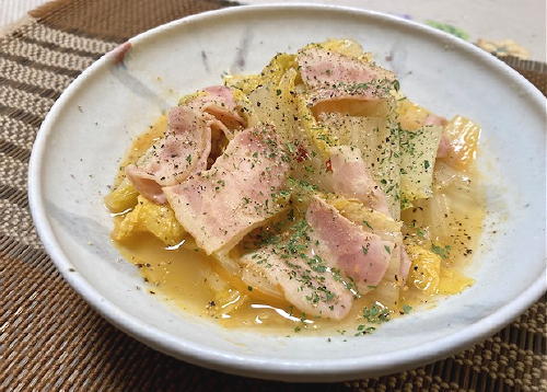 今日のキムチ料理レシピ：白菜とベーコンのピリ辛煮