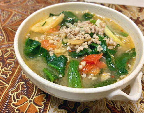 今日のキムチ料理レシピ：ほうれん草とトマトのキムチスープ