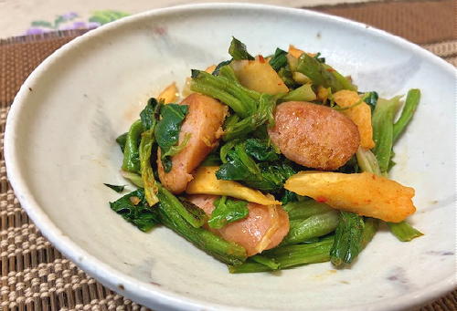 今日のキムチレシピ：ほうれん草とソーセージの大根キムチ炒め