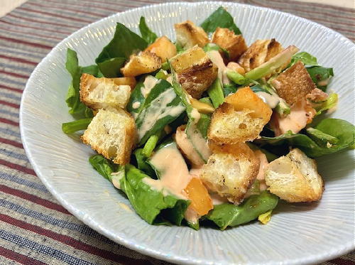 今日のキムチレシピ：ほうれん草と大根キムチのバゲットサラダ