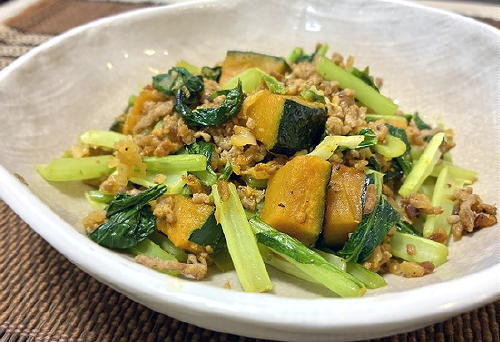 今日のキムチ料理レシピ：かぼちゃと小松菜のキムチひき肉炒め