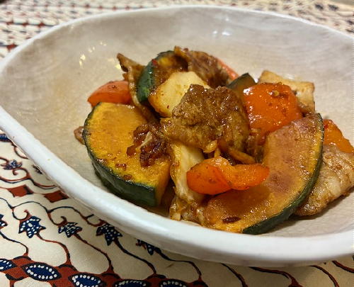 今日のキムチ料理レシピ：豚肉とかぼちゃとキムチの甘酢炒め