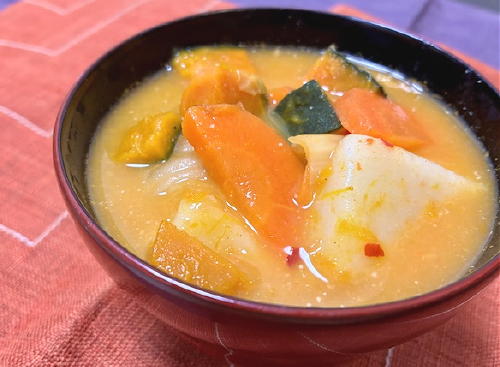 今日のキムチ料理レシピ：かぼちゃと餅のキムチ味噌汁