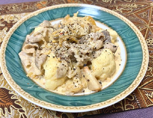 今日のキムチ料理レシピ：豚肉とカリフラワーとキムチのクリーム煮
