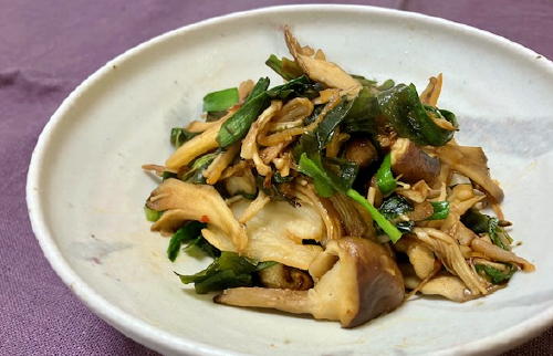 今日のキムチ料理レシピ：キノコとキムチのコチュジャン炒め