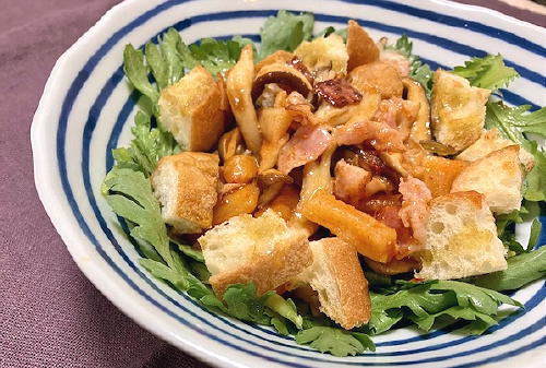 今日のキムチレシピ：キノコとキムチのパンサラダ