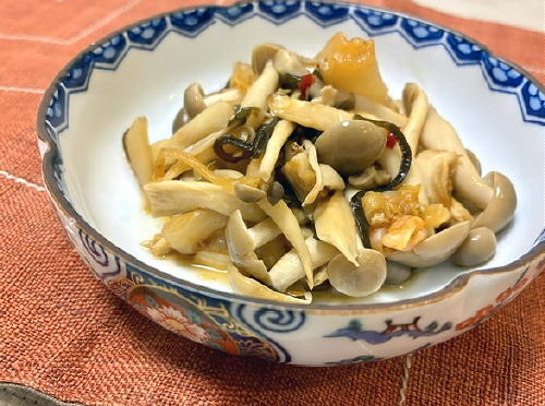 今日のキムチ料理レシピ：きのことキムチの塩昆布和え