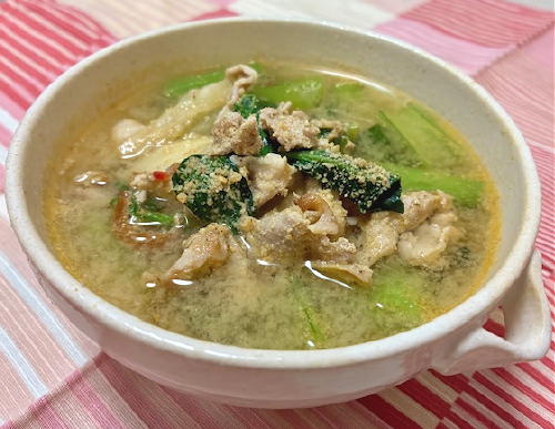 今日のキムチ料理レシピ：豚肉と小松菜のキムチスープ