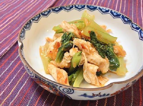 今日のキムチ料理レシピ：小松菜とささ身の梅キムチ和え