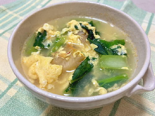 今日のキムチ料理レシピ：小松菜とキムチの卵スープ