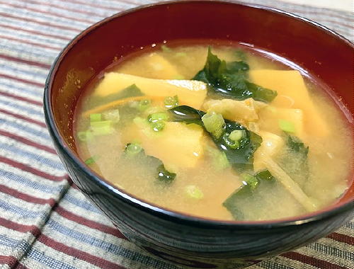 今日のキムチ料理レシピ：高野豆腐とキムチの味噌汁