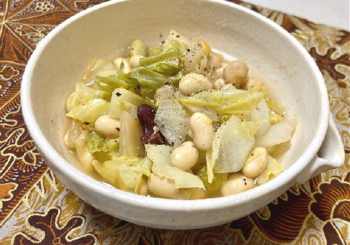 今日のキムチ料理レシピ：キャベツと豆のキムチスープ煮