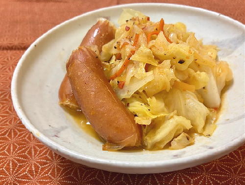 今日のキムチ料理レシピ：キャベツとフランクフルトのピリ辛煮