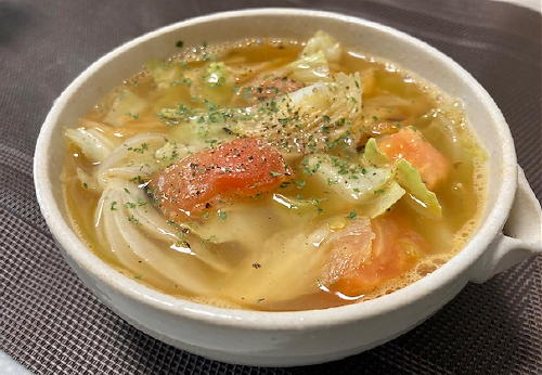 今日のキムチ料理レシピ：キャベツとトマトのキムチスープ