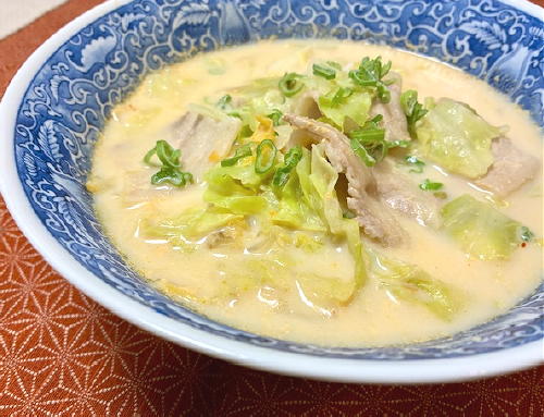 今日のキムチ料理レシピ：キムチのミルク豚汁