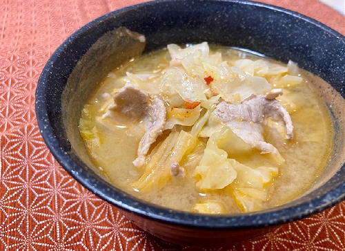 今日のキムチ料理レシピ：豚バラとキャベツとキムチのお味噌汁