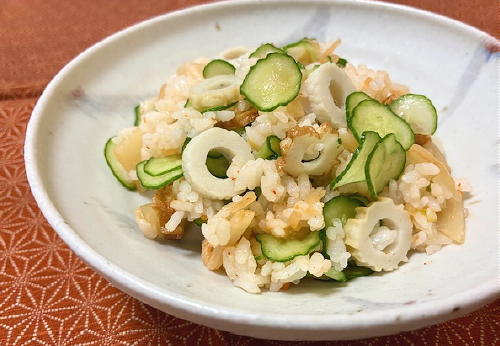 今日のキムチ料理レシピ：きゅうりとちくわとキムチの混ぜご飯