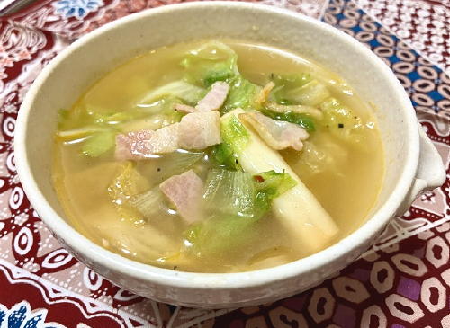 今日のキムチ料理レシピ：レタスとベーコンのキムチスープ