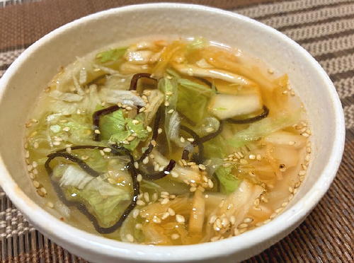 今日のキムチ料理レシピ：レタスと塩昆布のキムチスープ