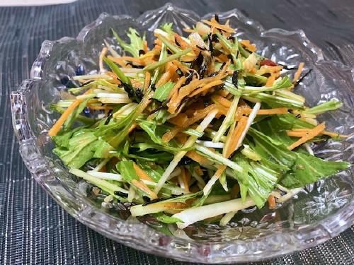 今日のキムチ料理レシピ：水菜とひじきのピリ辛サラダ