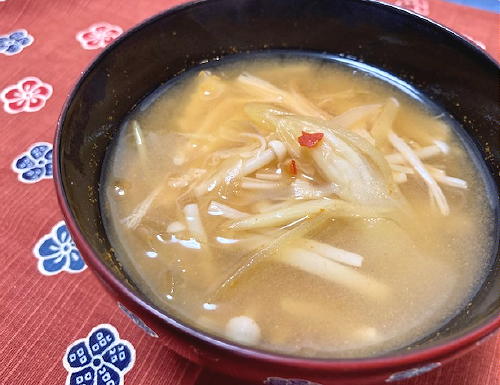 今日のキムチ料理レシピ：みょうがとキムチのお味噌汁