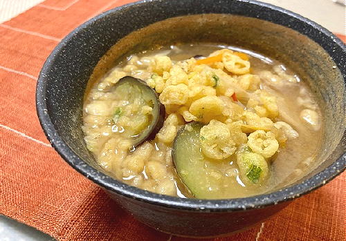 今日のキムチ料理レシピ：茄子と揚げ玉のキムチ味噌汁